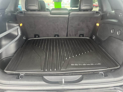 Used 2018 Jeep Cherokee Overland w/ Technology Group image 6