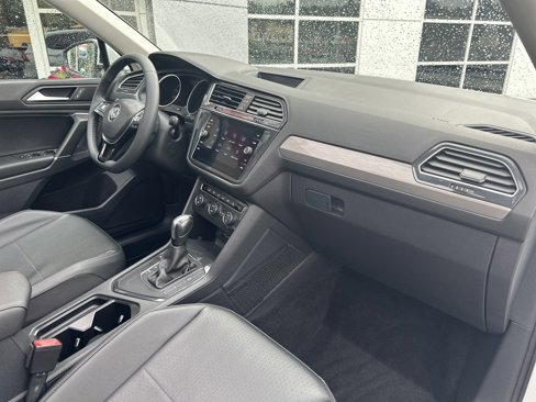 Used 2020 Volkswagen Tiguan SE w/ Panoramic Sunroof Package image 31