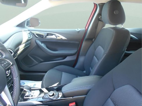 Used 2018 INFINITI QX30 image 4
