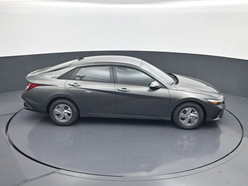 New 2025 Hyundai Elantra SE image 16