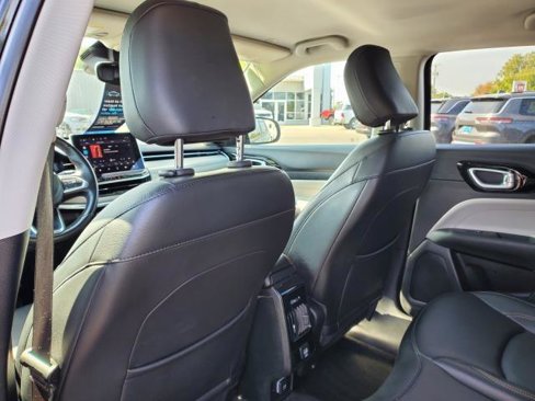 Used 2022 Jeep Compass Limited image 24