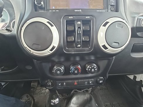 Used 2014 Jeep Wrangler Unlimited Sahara image 20
