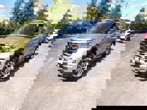 Used 2020 Ford Explorer XLT w/ Equipment Group 202A image 1