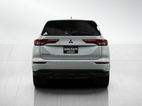 Used 2024 Mitsubishi Outlander ES image 4