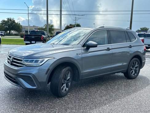 Used 2023 Volkswagen Tiguan SE w/ Panoramic Sunroof Package image 8