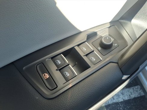 Used 2020 Volkswagen Tiguan SE w/ Panoramic Sunroof Package image 13