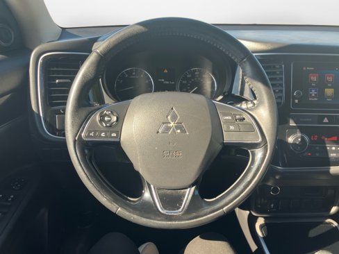 Used 2019 Mitsubishi Outlander SE image 12