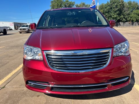 Used 2013 Chrysler Town & Country Touring image 2