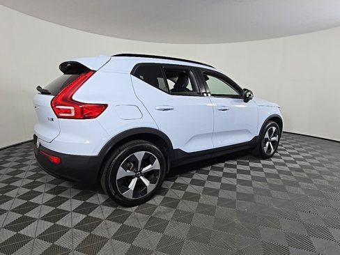 Certified 2024 Volvo XC40 B5 Plus w/ Climate Package image 7
