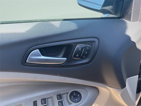 Used 2019 Ford Escape Titanium image 14