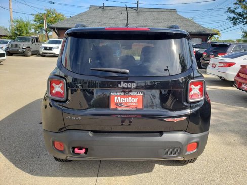 Used 2017 Jeep Renegade Trailhawk w/ Premium Trailhawk Package image 8