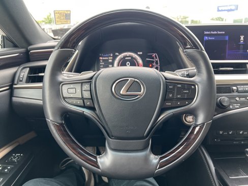Used 2020 Lexus ES 350 w/ Premium Package image 16