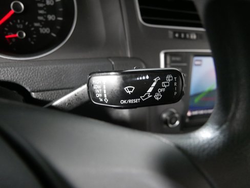 Used 2016 Volkswagen e-Golf SE w/ DC Fast Charging Package image 32