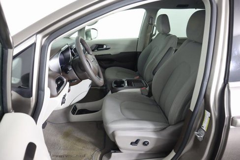 Used 2018 Chrysler Pacifica Touring Plus image 24