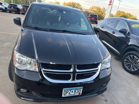 Used 2018 Dodge Grand Caravan SXT image 3