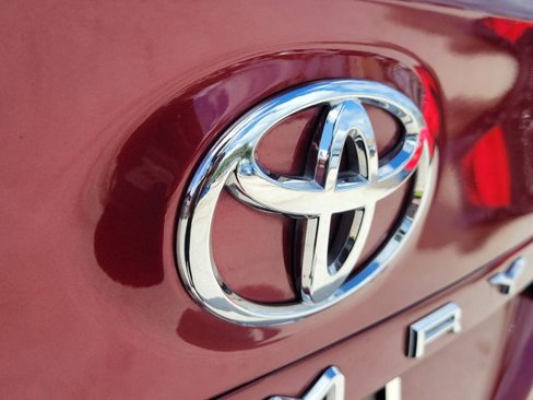 Used 2021 Toyota Camry LE image 8