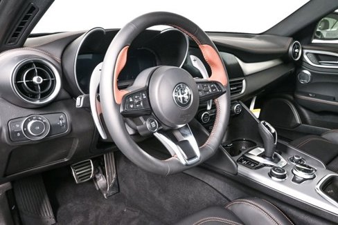 New 2025 Alfa Romeo Giulia w/ Driving Assist Package image 3