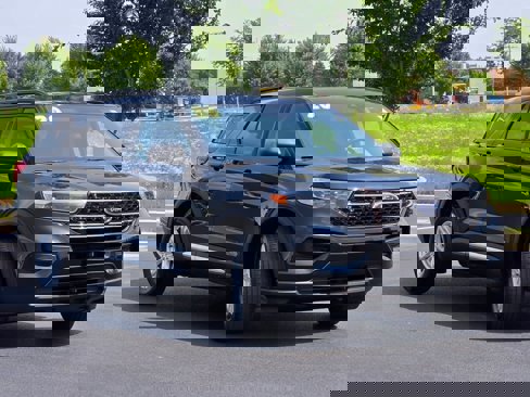 Used 2020 Ford Explorer XLT w/ Comfort Package image 3