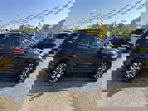 Used 2020 Ford Escape Titanium image 3