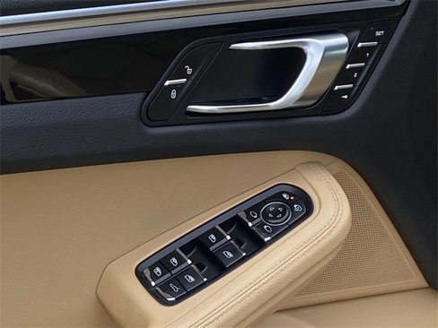 Used 2018 Porsche Macan image 13