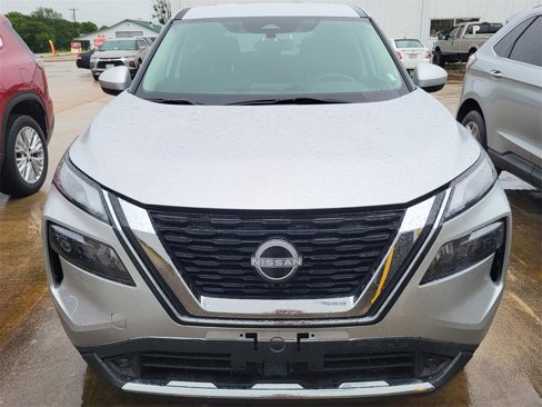 Used 2024 Nissan Rogue SV image 2