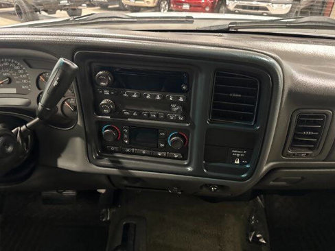 Used 2005 Chevrolet Silverado 2500 LS image 19