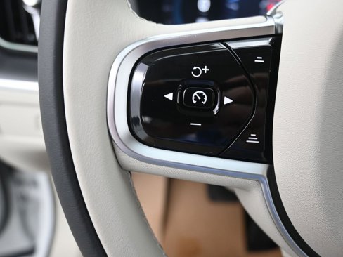 New 2025 Volvo XC60 B5 Core w/ Climate Package image 16