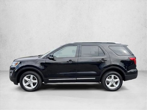 Used 2016 Ford Explorer XLT w/ Equipment Group 201A image 4