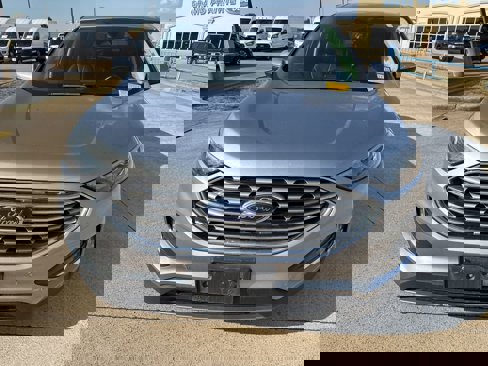 Used 2022 Ford Edge Titanium image 2