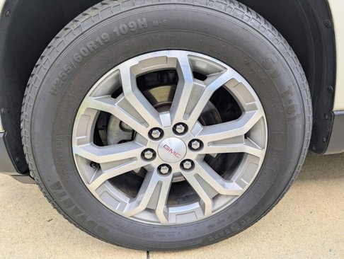 Used 2015 GMC Acadia SLT image 17