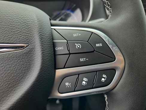 New 2026 Chrysler Voyager LX image 32