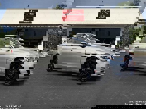 Used 2018 Jaguar XE Prestige image 2