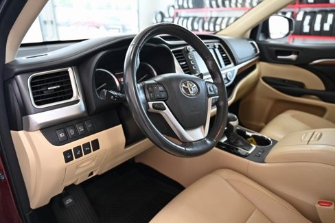 Used 2018 Toyota Highlander Limited Platinum image 22