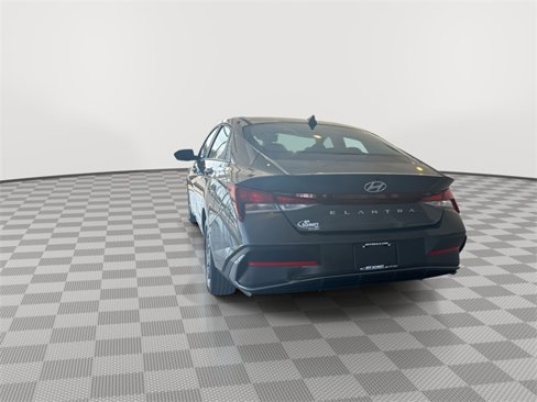 Used 2024 Hyundai Elantra SEL image 9