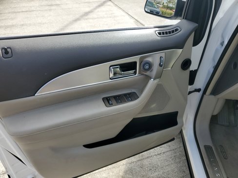 Used 2013 Lincoln MKX FWD image 12