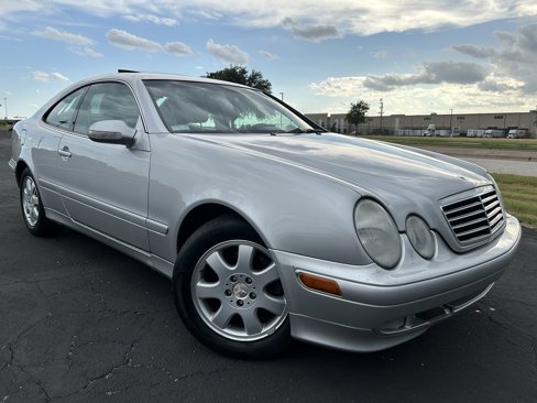 Used 2001 Mercedes-Benz CLK 320 Coupe image 2