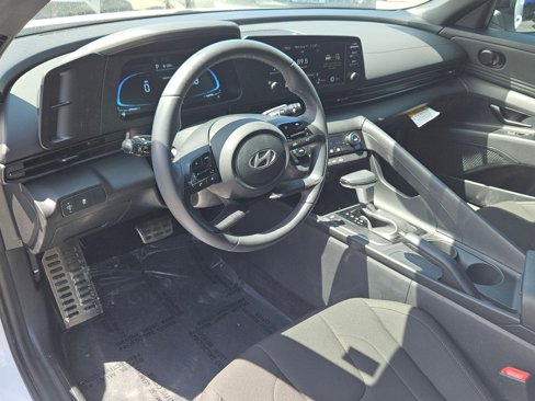 Certified 2025 Hyundai Elantra Sport image 11