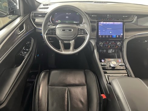 Used 2023 Jeep Grand Cherokee Overland w/ Luxury Tech Group IV image 11