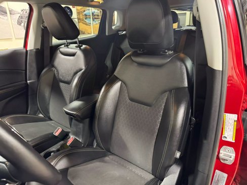 Used 2018 Jeep Compass Latitude w/ Cold Weather Group image 30