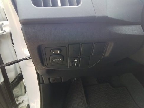 Used 2015 Toyota Prius Three image 21