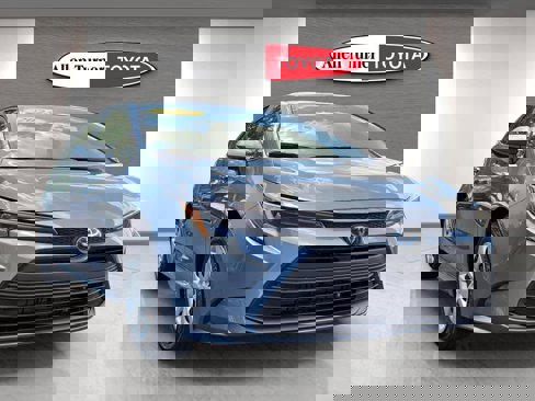 Used 2025 Toyota Corolla LE image 1