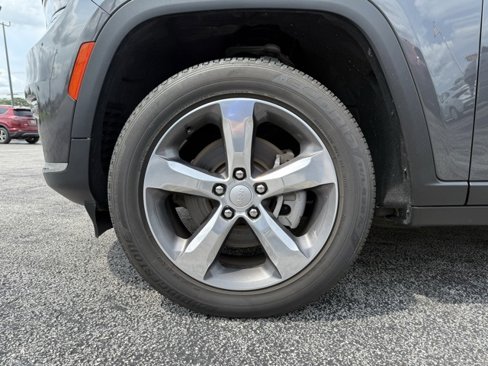 Used 2022 Jeep Grand Cherokee L Limited image 9