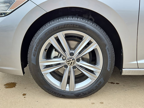 Used 2024 Volkswagen Jetta SE image 5