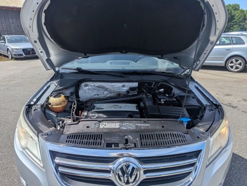 Used 2010 Volkswagen Tiguan S image 17