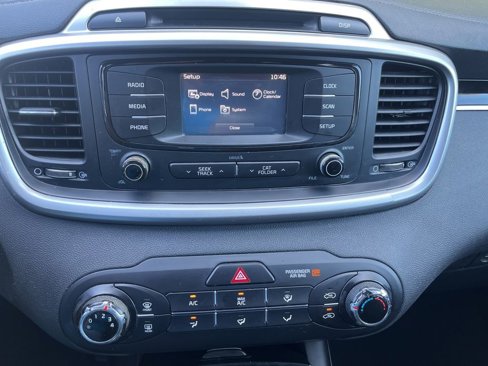 Used 2017 Kia Sorento LX image 18