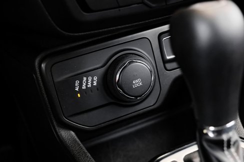 Used 2021 Jeep Renegade Latitude w/ Sun & Sound Group image 36