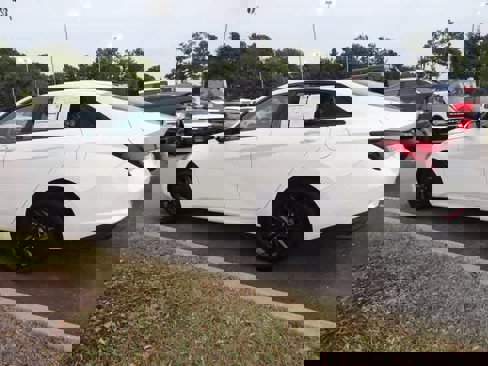 Used 2023 Hyundai Elantra SEL image 7