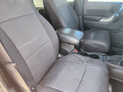Used 2011 Jeep Wrangler Unlimited 70th Anniversary w/ Connectivity Group image 11
