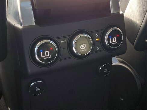 Used 2019 Land Rover Discovery HSE image 32