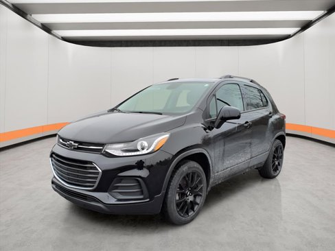 Certified 2022 Chevrolet Trax LT w/ Midnight Edition image 1